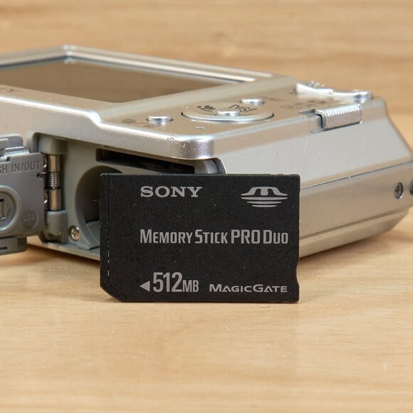 Sony Cyber Shot DSC-S930 Digital Camera 10.1MP Tested Working - Picture 9 of 9